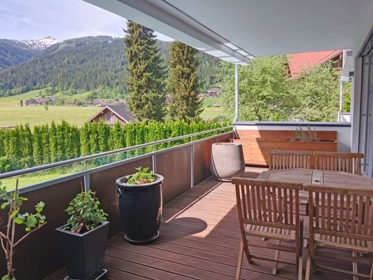 Großzügige ca. 20 m² Südterrasse