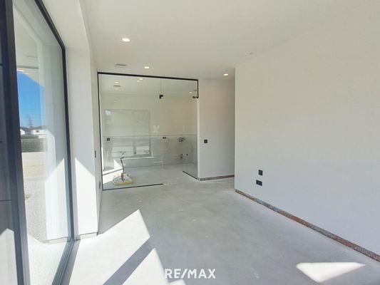 20 Schlafzimmer mit Masterbad