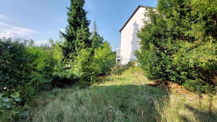 von der Straße fast uneinsehbares Grundstück