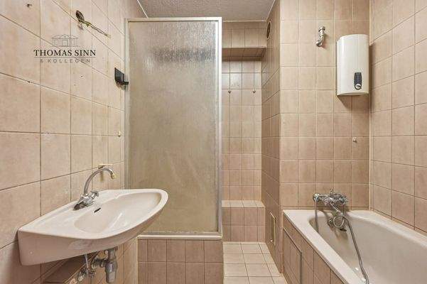 OG: Innenliegendes Bad mit Potential zu Ihrer Wohlfühl-Oase