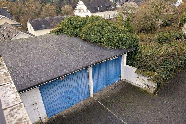 Garage auf dem Grundstück