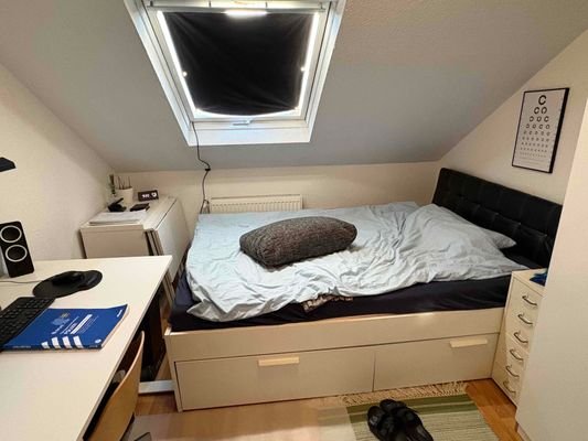 Schlafzimmer DG