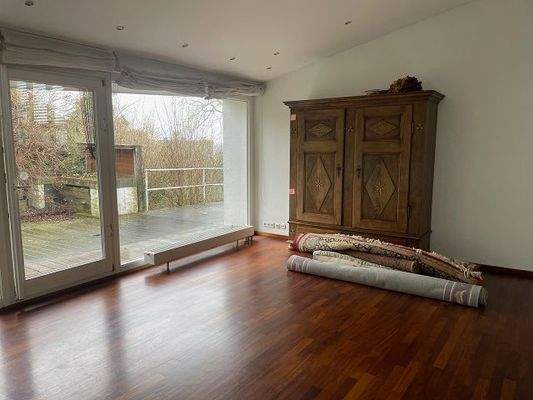 Wohnzimmer mit Blick auf die Terrasse