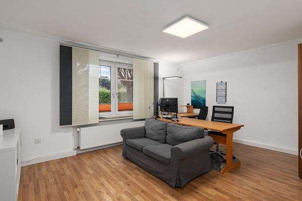 Zimmer 1 (22,03m²): Flexibel nutzbares Wohn-, Schlaf-, Kinder-, Gäste-, Hobby- oder Arbeitszimmer.