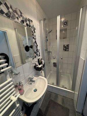 Dusche & WC im 1.OG abgehend vom 2.SZ.jpeg