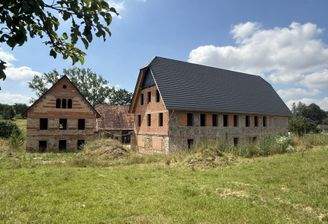 Blick auf das historische Vierseitenhof-Ensemble 