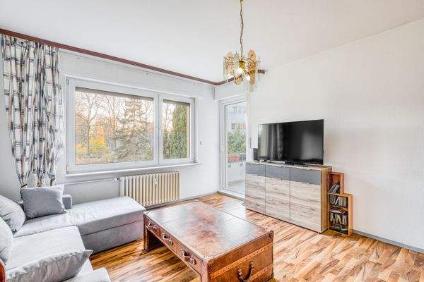 Wohnzimmer mit Süd-Balkon