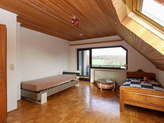 Weiteres Schlafzimmer mit Balkonzugang DG