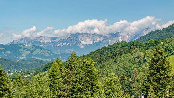KITZIMMO-Baugrundstück mit Altbestand in Toplage auf der Bichlalm - Immobilien Kitzbühel.