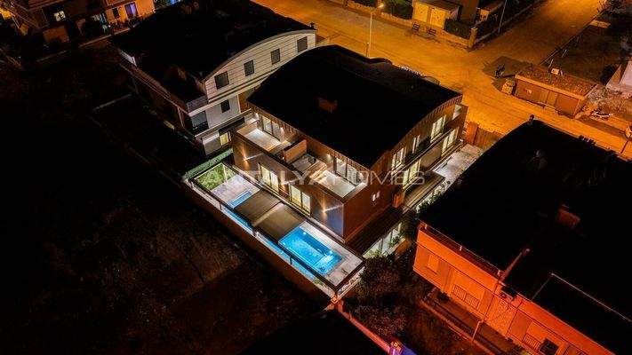 Detached Houses with Gardens and Pools in Kundu Antalya