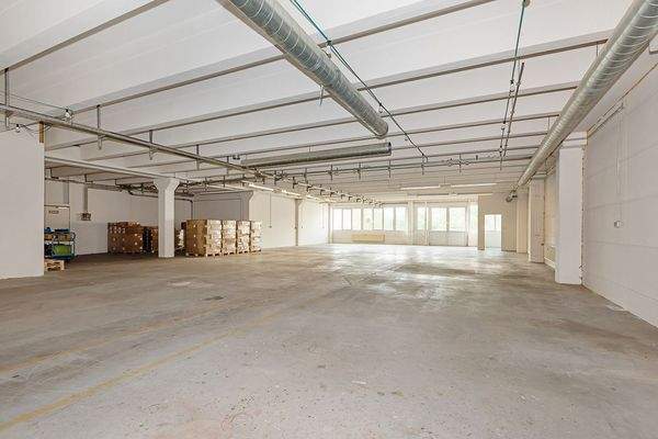 Halle / Bürofläche 