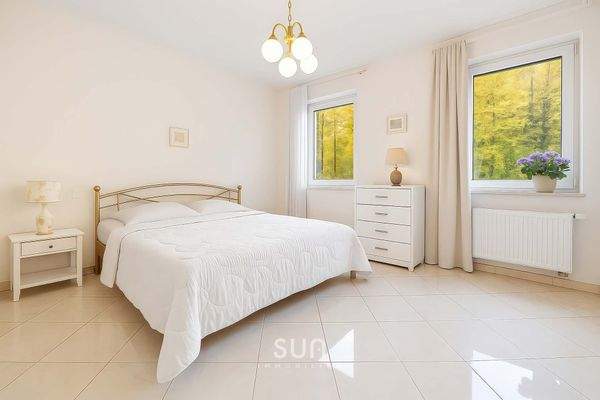 GROßZÜGIGES SCHLAFZIMMER