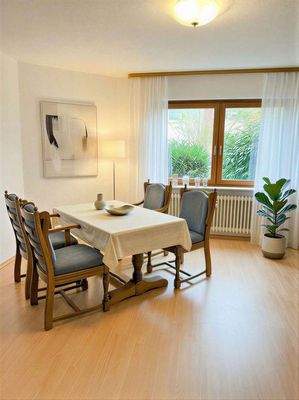 Heller Wohn-/Essbereich