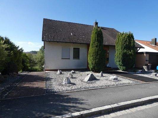 Einfamilienhaus mit Einliegerwohnung