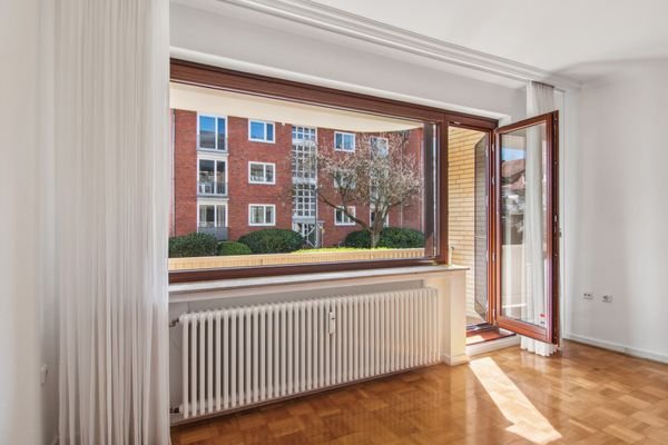 Wohnzimmer und Südbalkon       06_HD