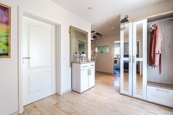 Sonnendurchfluteter Eingangsbereich