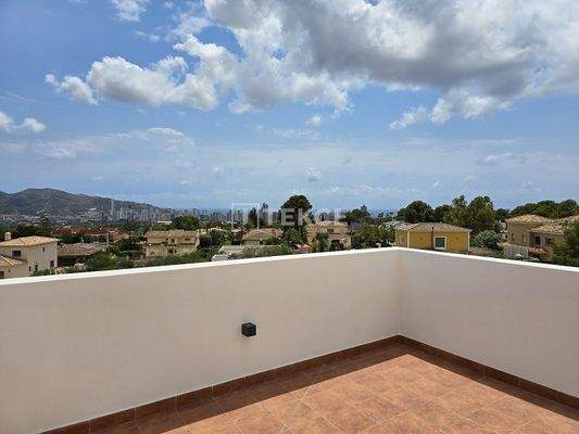 Villas Close to the City and the Beach in La Nucia Alicante