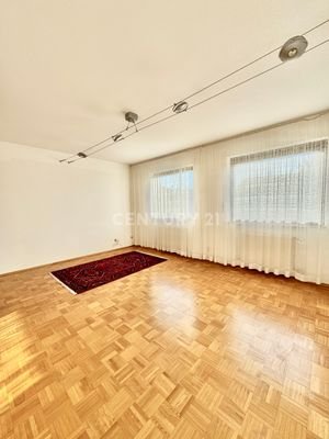 großes Schlafzimmer im OG