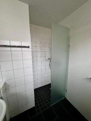 Badezimmer mit Dusche EG