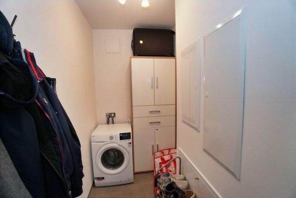 Kammer mit Waschmaschine