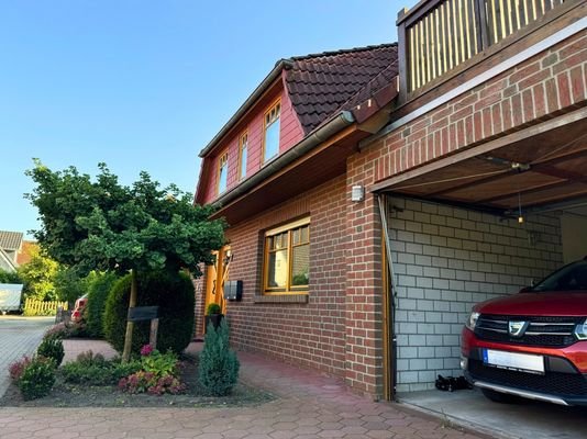 Zuwegung und Garage