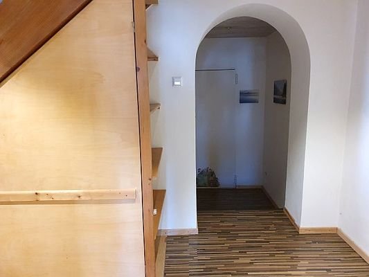 Flur im EG - Zugang in das Gäste-WC und HSW-Raum