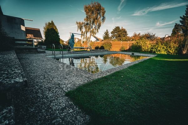 Pool im Garten für Anbau