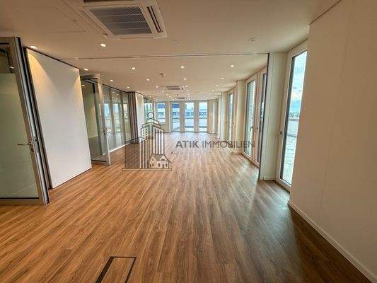 Besprechungsraum mit drei mobilen Trennwänden