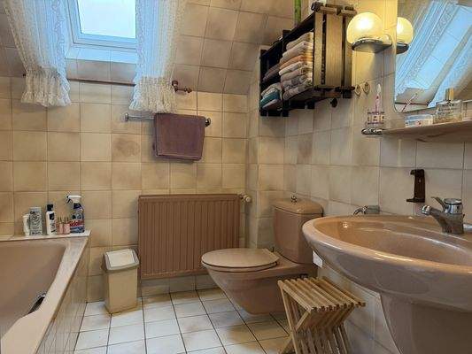 Tageslichtbad mit ca. 4,3 m² im Dachgeschoss