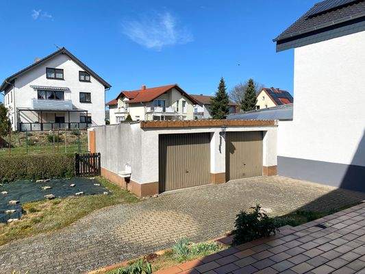 Garagen und Grundstück.JPG