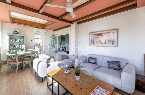 4-Bedroom Sea View Flat with Shared Pool in Benalmádena