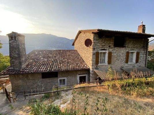 gesammte beiden gebaeude im verkaufI