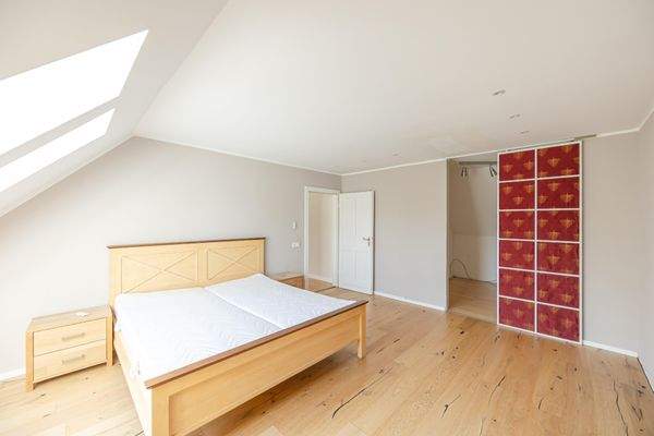 Schlafzimmer mit Ankleide