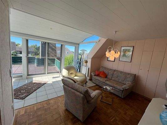 Zimmer im DG, Ausgang zum Balkon