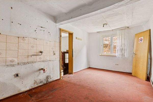 EG: Zimmer mit Küchenanschlüssen 