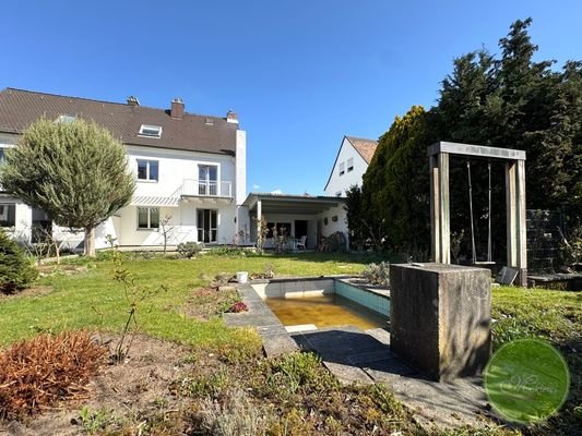 ... kleinem Pool-Becken, liebevoll angelegten Stre
