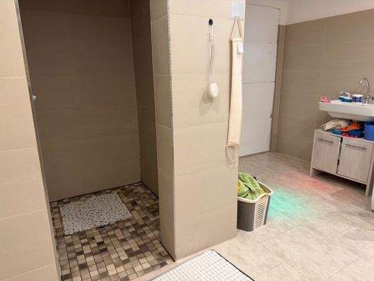 Waschkeller mit Dusche