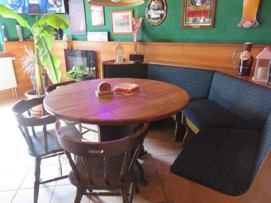 Sitzplätze im Gastraum