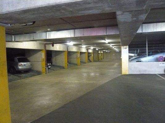 Doppelparker mit Hebebühne