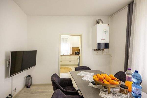 1. OG: Esszimmer mit Zugang zur Küche, Gas-Etagenheizung