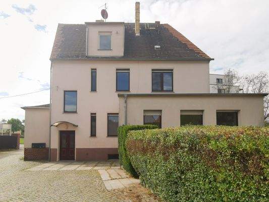 Hausansicht mit Hintereingang