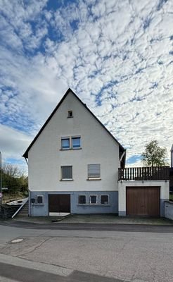 Seitenansicht mit Garage