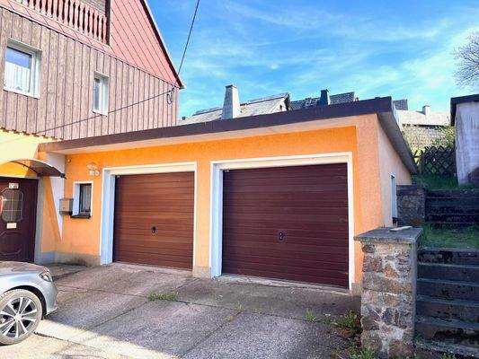 massive Doppelgarage