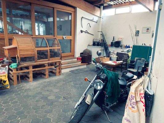 08.01. Wirtschftshof_mit Eingang zur Whg2 im Hinterhaus.jpg