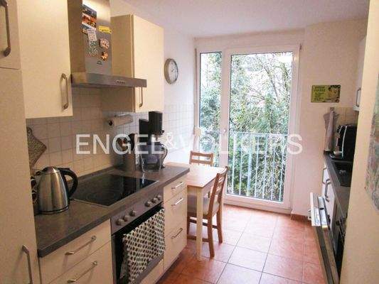 Neuwertige Einbauküche mit Elektrogeräten