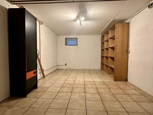 großer Kellerraum
