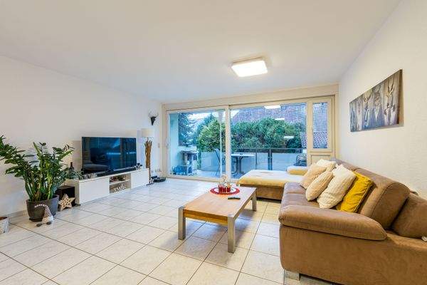 Heller Wohn- und Essbereich