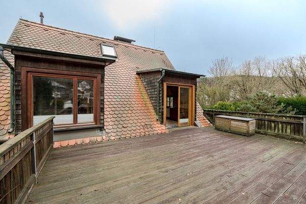 ...großer Dachterrasse