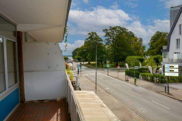 Blick vom Balkon am Wohnzimmer