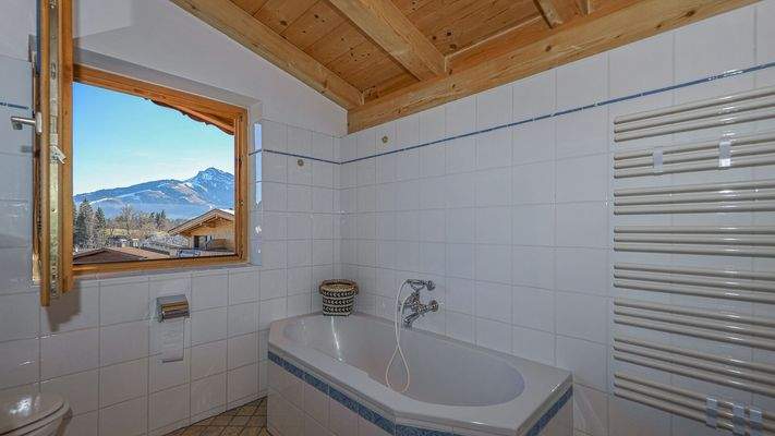 KITZIMMO-Exklusive Dachgeschosswohnung in Toplage mieten - Immobilien Going.